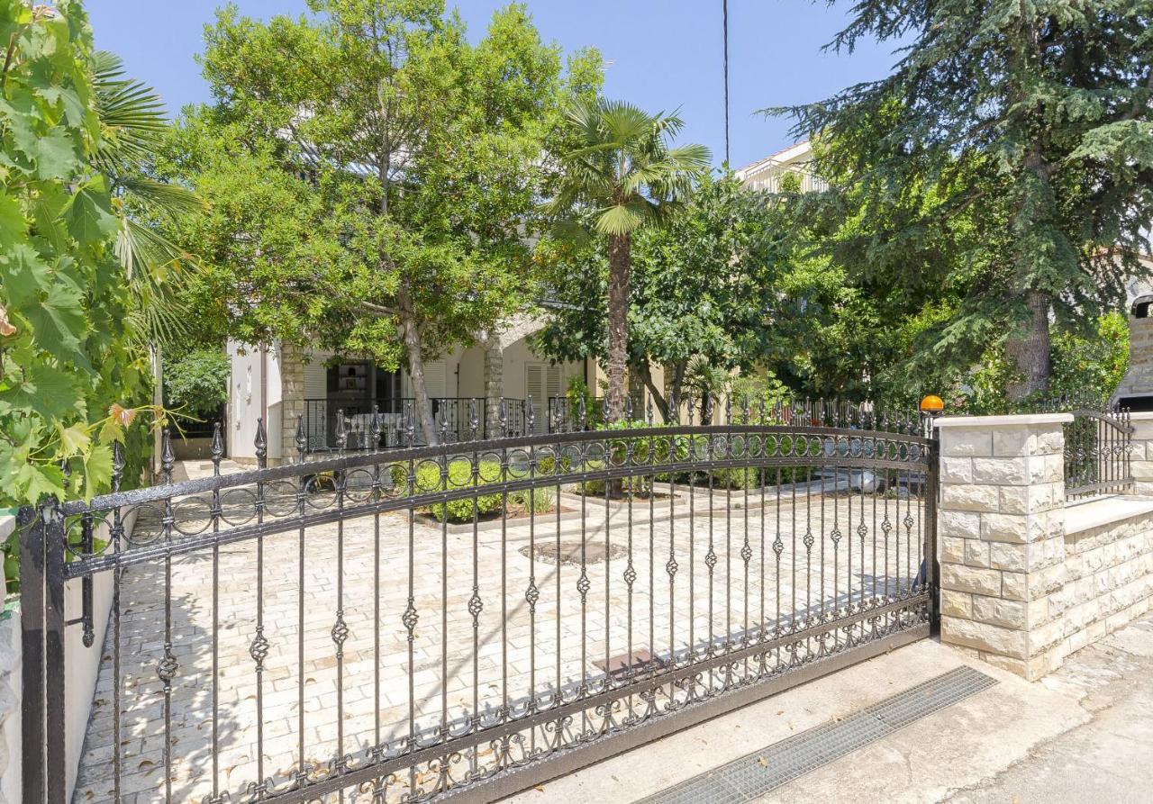 Apartments Karolina Vodice Bagian luar foto