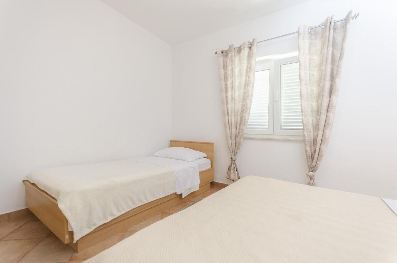 Apartments Karolina Vodice Bagian luar foto