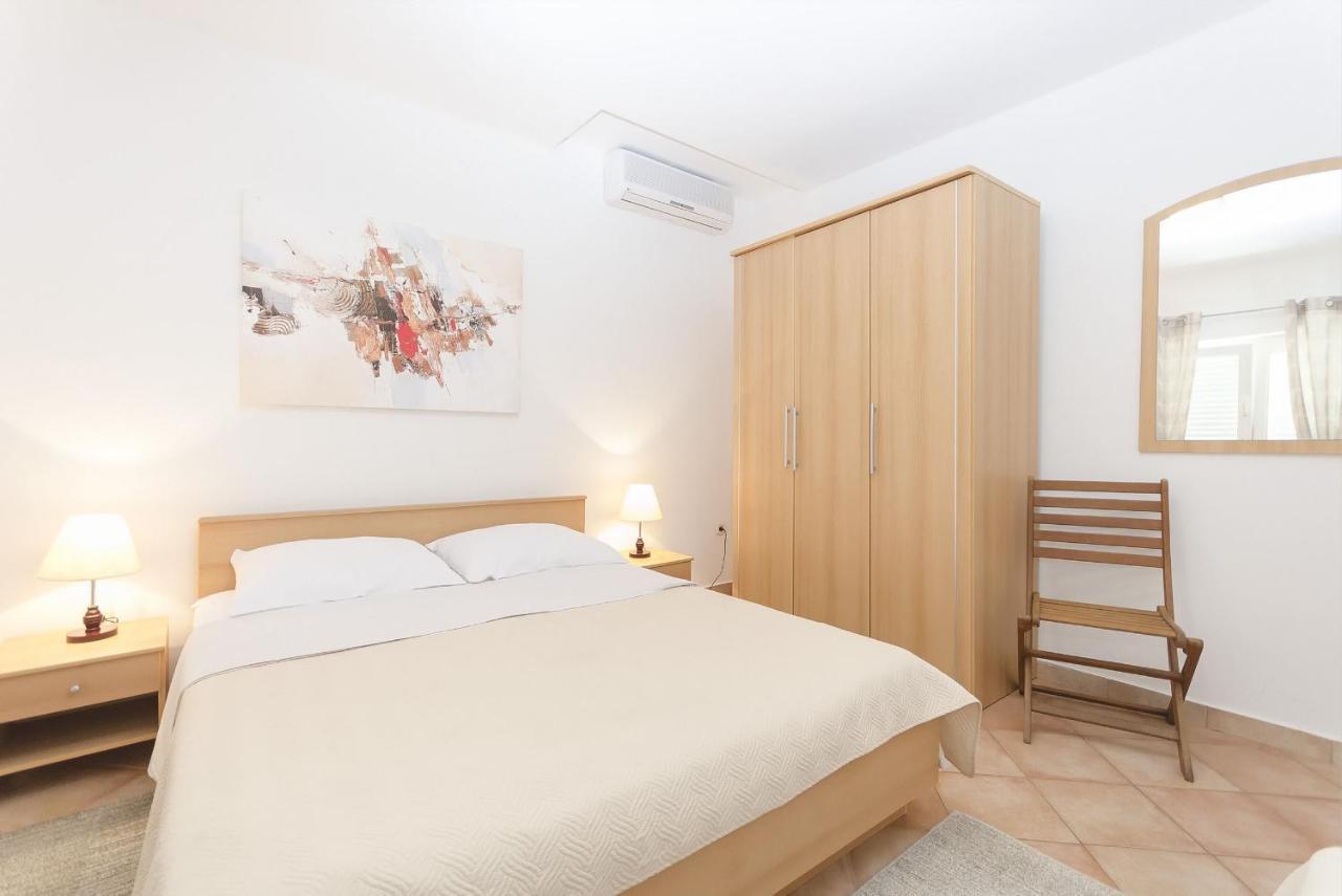 Apartments Karolina Vodice Bagian luar foto