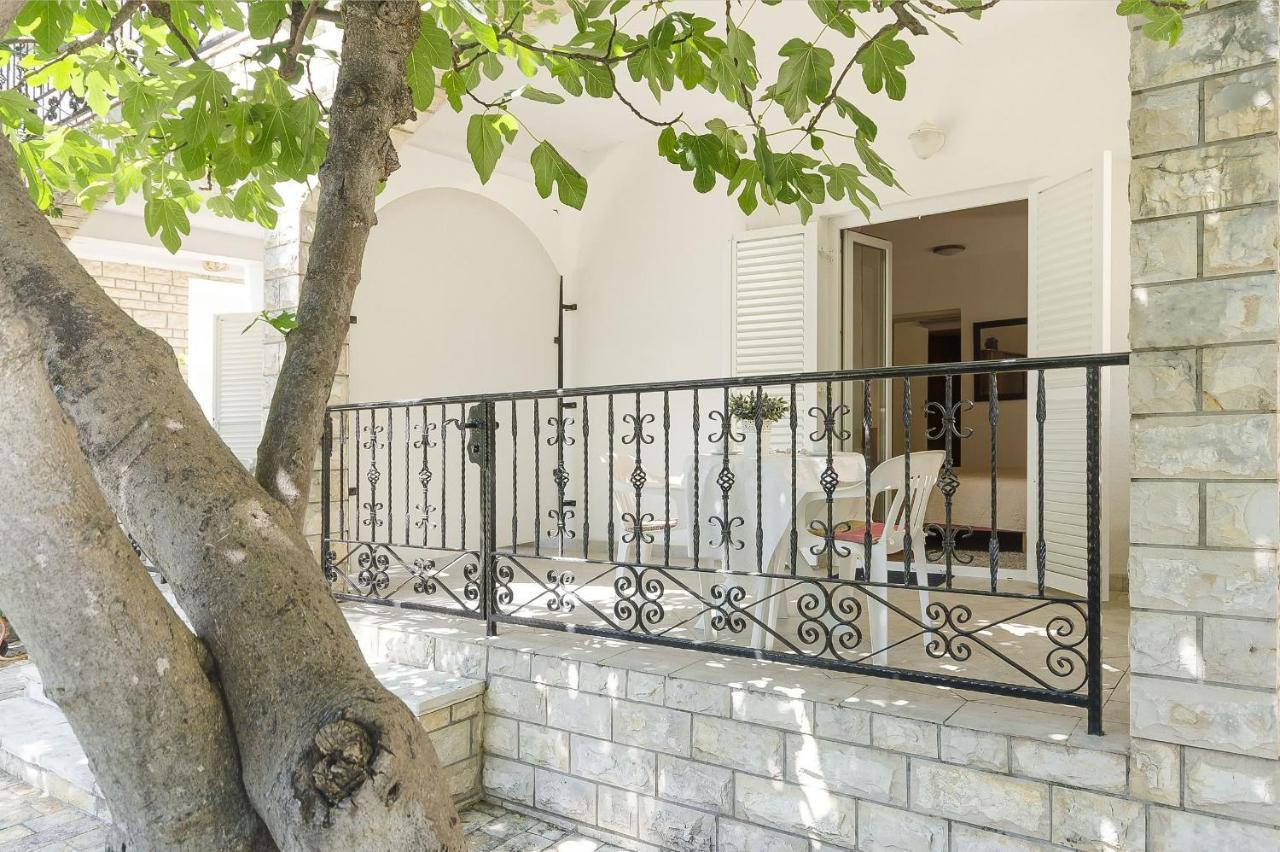 Apartments Karolina Vodice Bagian luar foto