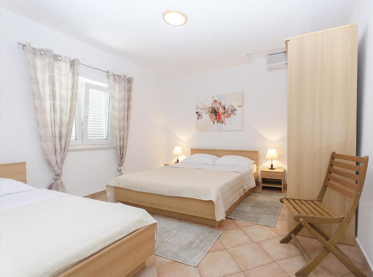 Apartments Karolina Vodice Bagian luar foto