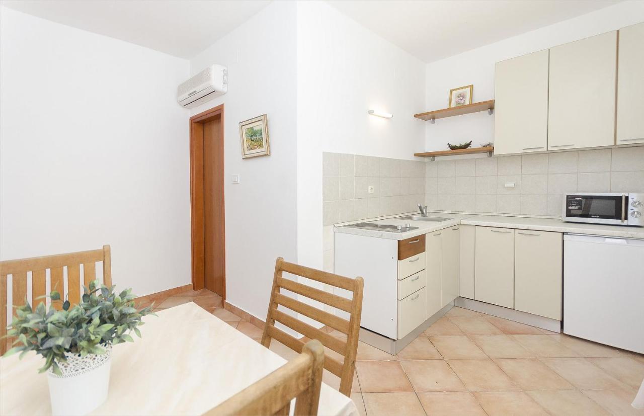 Apartments Karolina Vodice Bagian luar foto