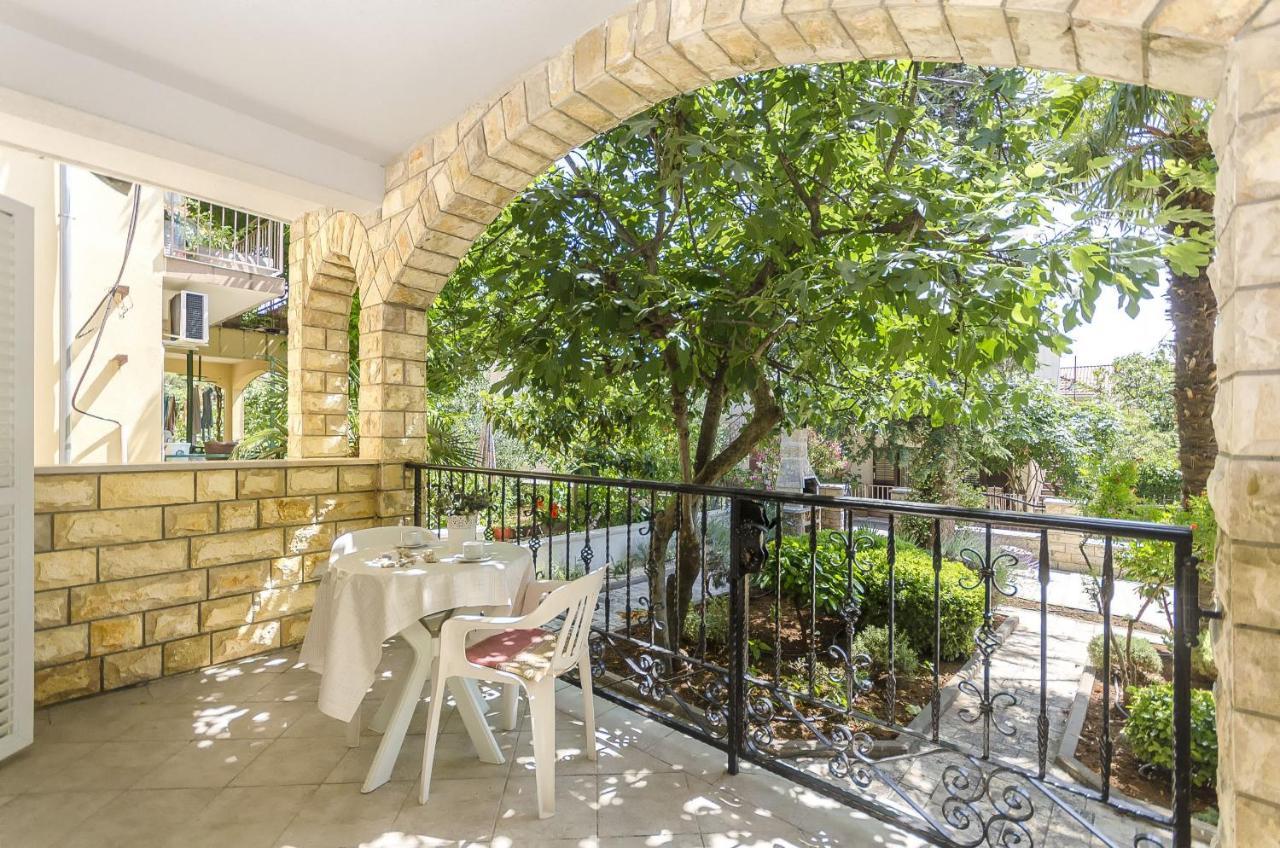 Apartments Karolina Vodice Bagian luar foto